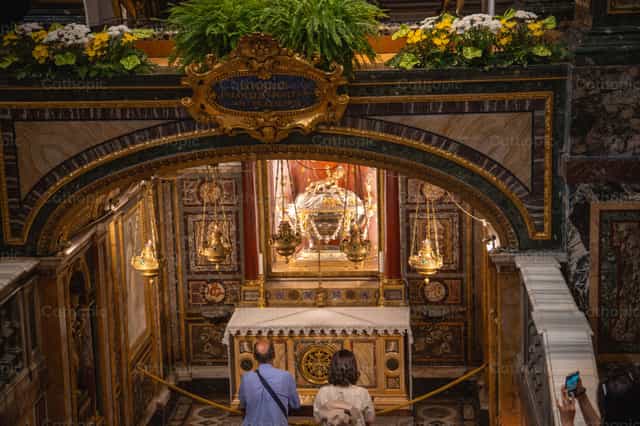 Relíquia da Manjedoura de Jesus em Roma - Imagens católicas de stock - Foto de Yandry Fernández Perdomo
