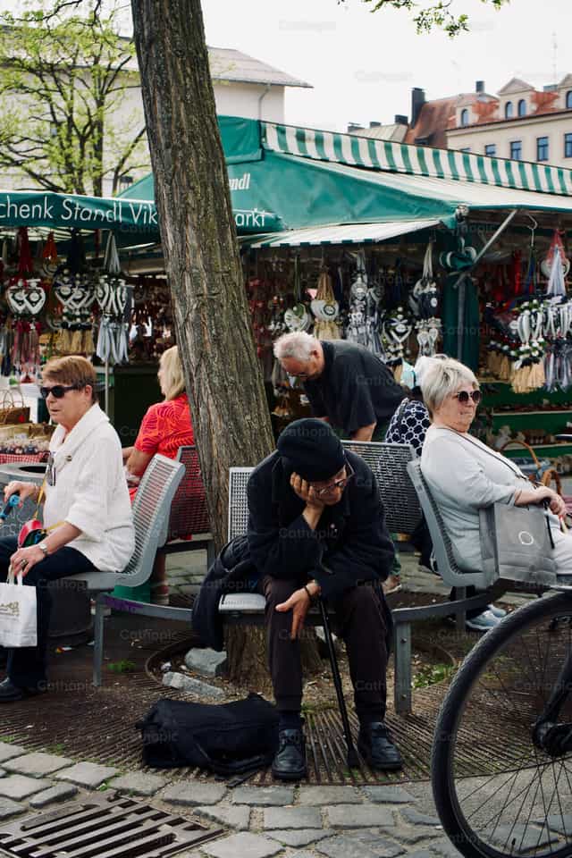 Turistas en el centro de la ciudad de Munich - Banco de imágenes católicas