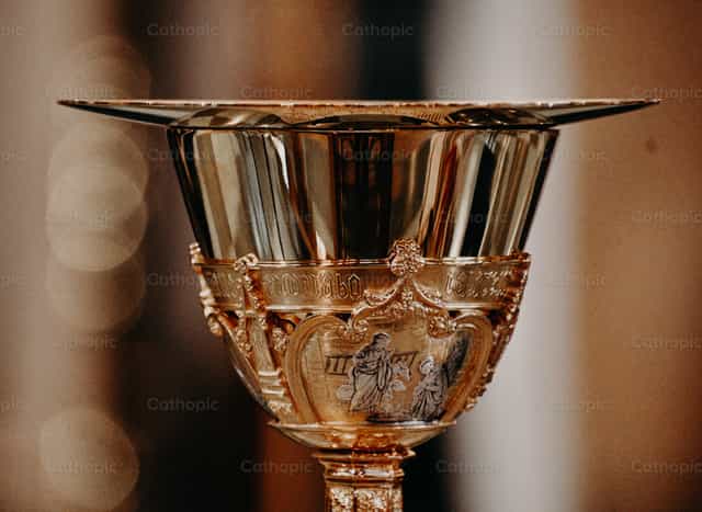 Heilige Chalice - Katholieke stockfoto's
