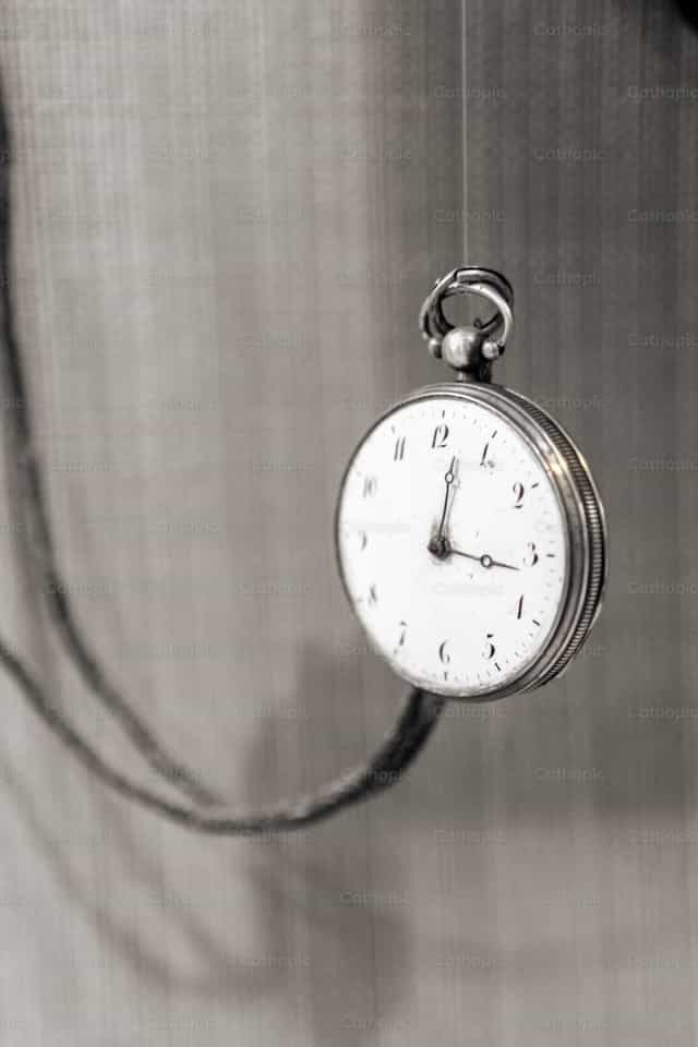 Old clock - Catholic stock images - Photo by Jakov Pleše