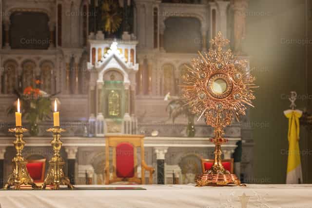 Jesús en el Santisimo Sacramento - Banco de imágenes católicas