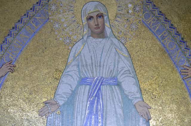 Unsere Liebe Frau von Lourdes - Katholische Stockfotos