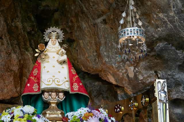 Santina von Covadonga - Katholische Stockfotos