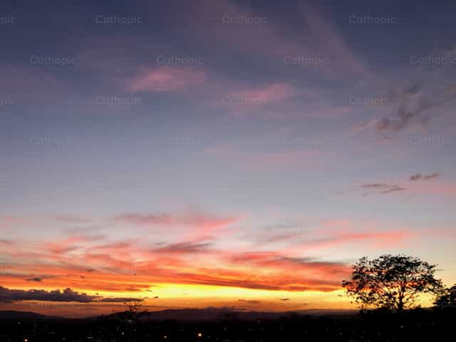 Tramonto dalla Costa Rica - Immagini stock cattoliche - Foto di Pablo Meza