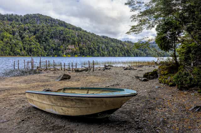 La barca en la orilla - Banco de imágenes católicas - Fotografía por Titi Maciel Pérez