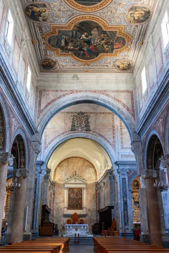 Vista interior de la catedral de Ostuni - Banco de imágenes católicas - Fotografía por Antonio Gravante