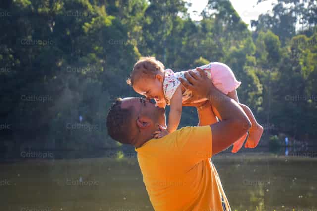 Amor paternal - Banco de imágenes católicas