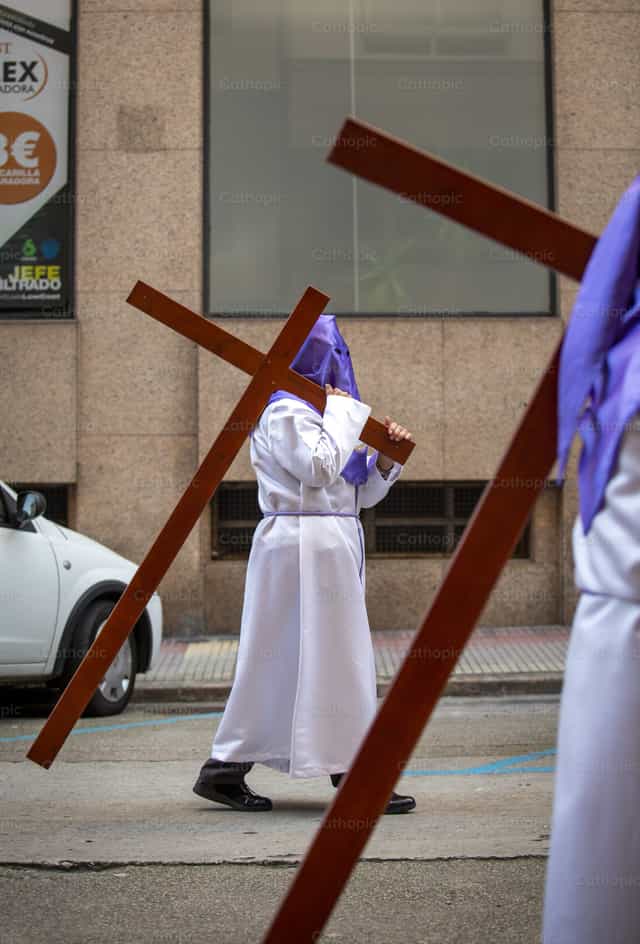 Porter la croix - Images catholiques de stock - Photo de Yandry Fernández Perdomo