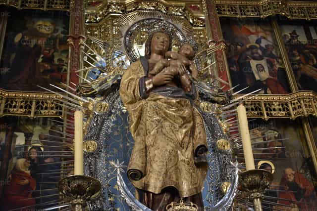 Virgin María y El Niño Jesús - Banco de imágenes católicas