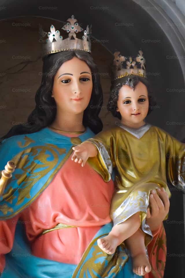 Auxiliadora y Madre - Banco de imágenes católicas - Fotografía por Nayarb Photography