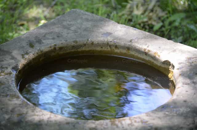 Pozo de agua - Banco de imágenes católicas - Fotografía por Titi Maciel Pérez