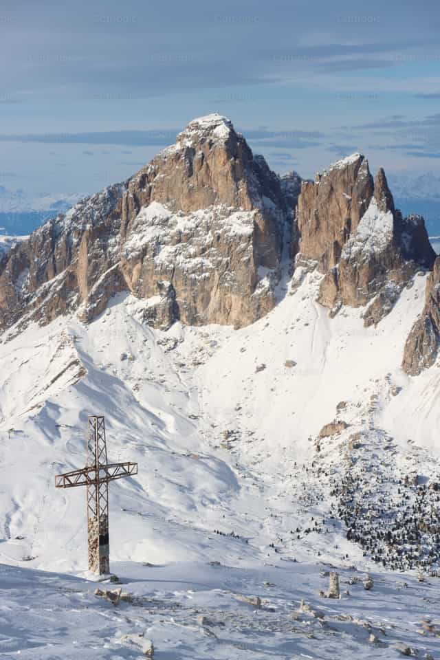 Dolomites et croix - Images catholiques de stock - Photo de Saul Ibarra