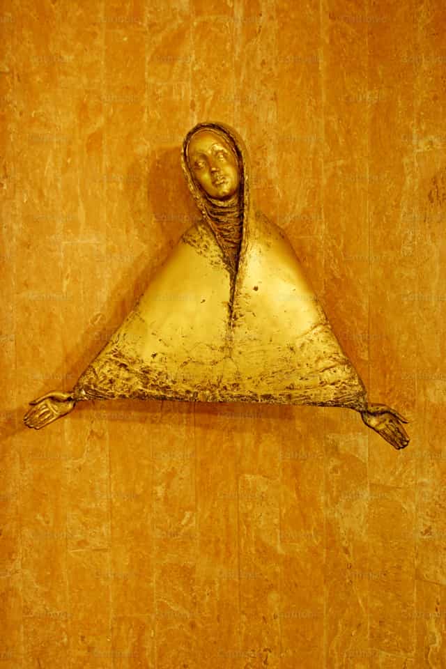 Virgem Maria com os braços abertos - Imagens católicas de stock