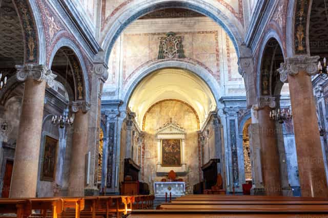 Vista interior de la catedral de Ostuni - Banco de imágenes católicas - Fotografía por Antonio Gravante