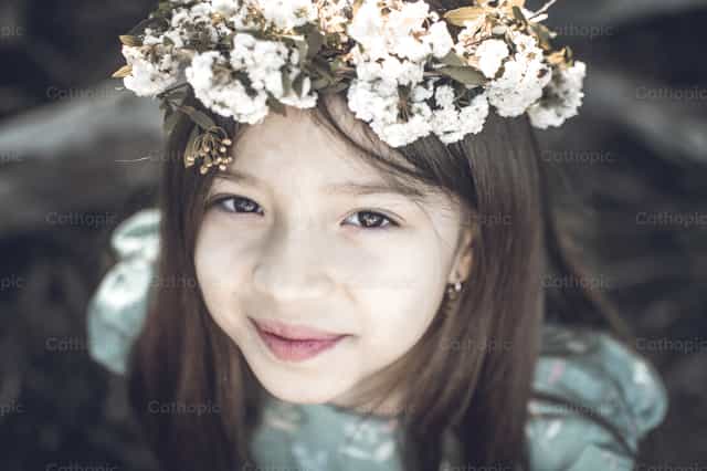 Corona de flores - Banco de imágenes católicas - Fotografía por noelia gonzalez