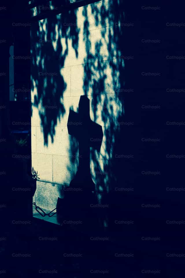 Licht und Schatten - Katholische Stockfotos - Foto von Yael Portabales