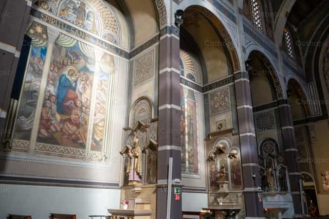 Interior of the Church - Catholic stock images - Photo by Lupe Belmonte