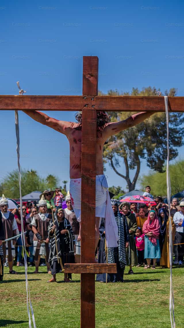 Cristo crucificado - Banco de imágenes católicas