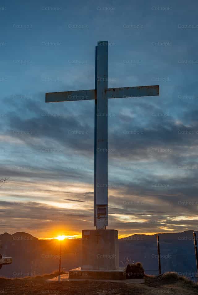 Iron cross on the mountain - Catholic stock images - Photo by Pierluigi Palazzi
