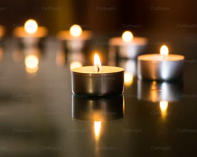 Velas - Banco de imágenes católicas - Fotografía por Vytautas Markūnas SDB