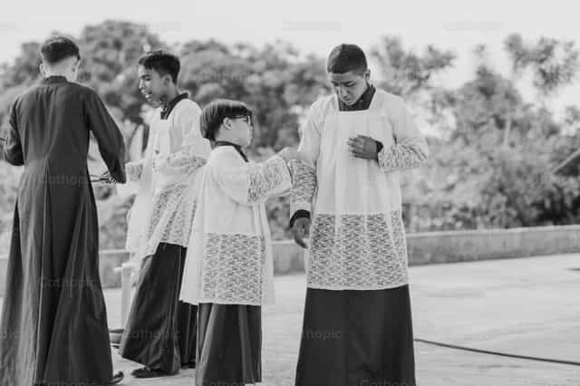 Acolitos - Banco de imágenes católicas - Fotografía por Francisco Xavier Franco Espinoza