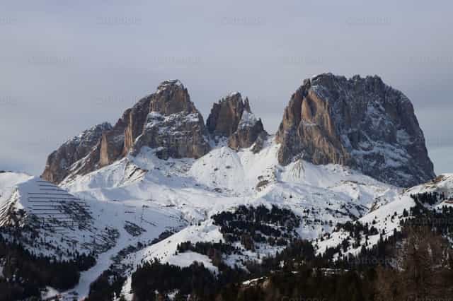 mountain - Catholic stock images - Photo by Saul Ibarra