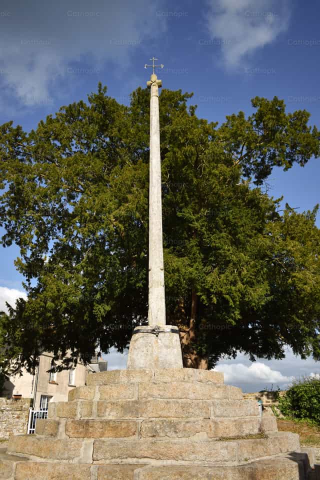 Croce del cimitero - Immagini stock cattoliche