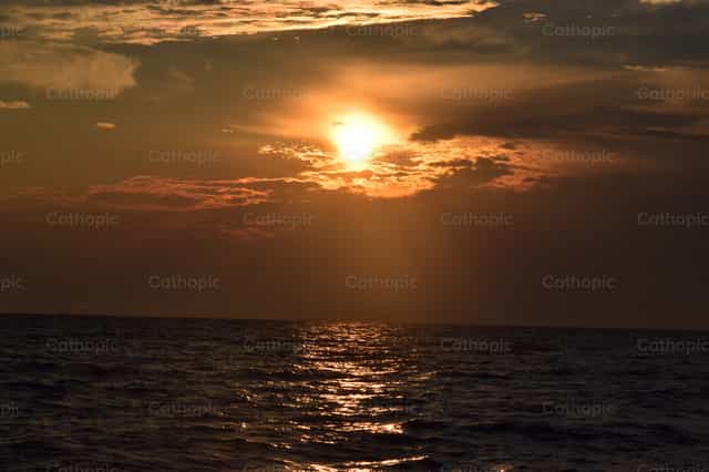 El atardecer - Banco de imágenes católicas - Fotografía por Sophia Bauer
