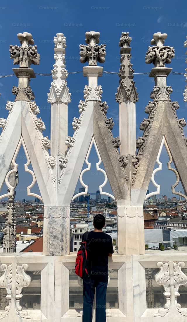 Pagninilay - Mga Catholic stock image - Larawan ni Saul Ibarra