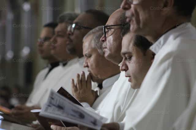 Entrega a Dios - Banco de imágenes católicas - Fotografía por Diana Gonzalez