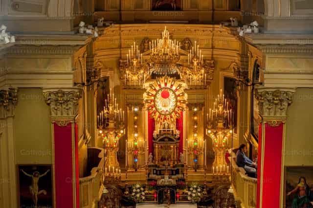 Display of the Memory Ray of the Dead - Catholic stock images - Photo by Pierluigi Palazzi
