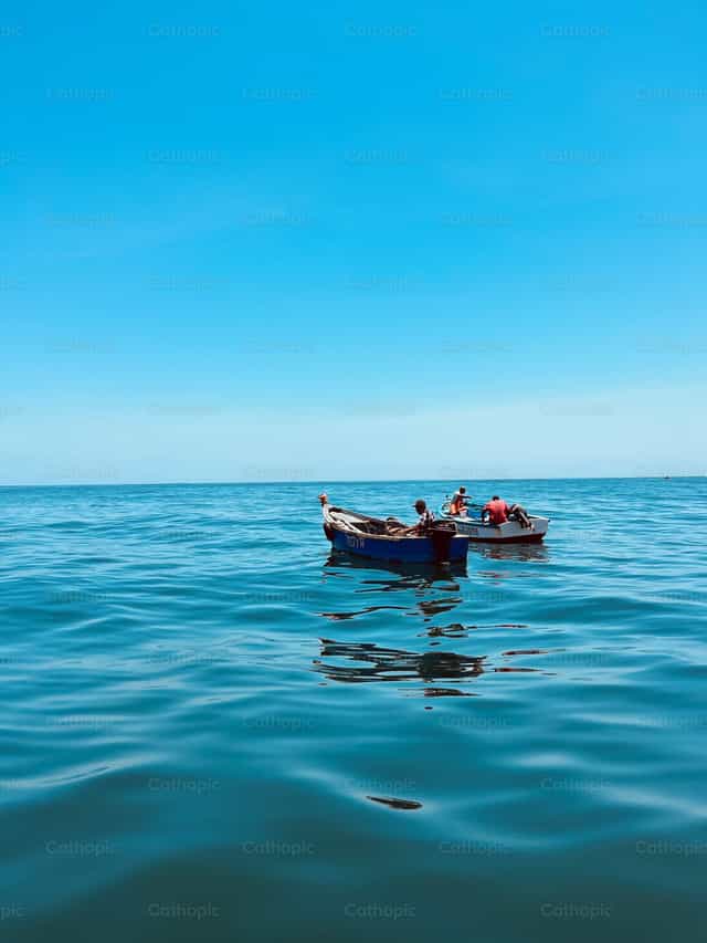 Fishermen - Catholic stock images - Photo by Maite Alvarado