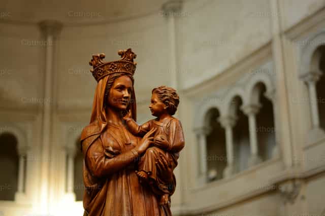 Estatua de la Virgen Maria - Banco de imágenes católicas - Fotografía por Nano Palavecino