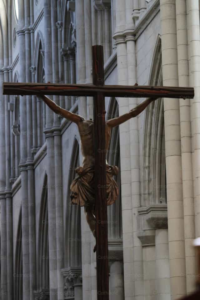 Kreuz im Dom - Katholische Stockfotos - Foto von Yandry Fernández Perdomo