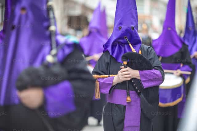 Procesión de Semana Santa en Coruña, Galicia - Banco de imágenes católicas - Fotografía por Yandry Fernández Perdomo