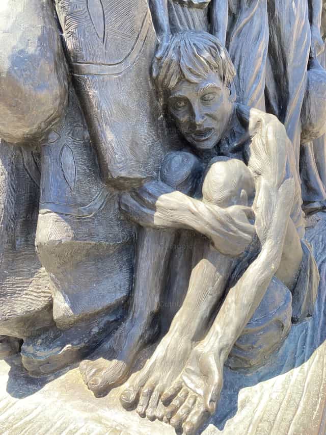 Escultura de migrantes - Imagens católicas de stock - Foto de Saul Ibarra
