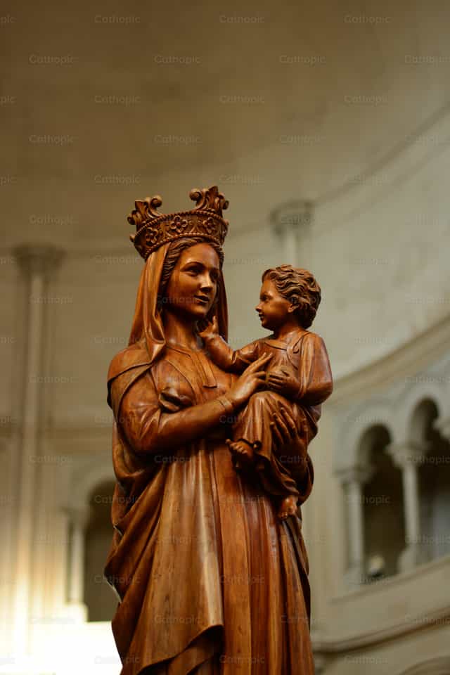 Estatua de la Virgen Maria - Banco de imágenes católicas - Fotografía por Nano Palavecino