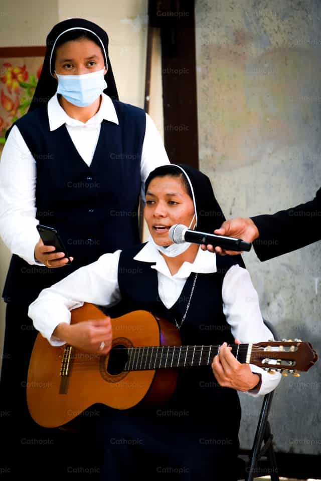 Vamos a bendecir al Señor - Banco de imágenes católicas - Fotografía por Nayarb Photography