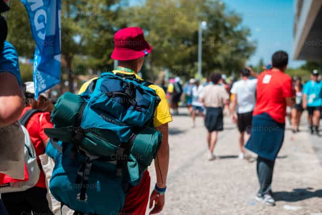 Mochilero de la JMJ - Banco de imágenes católicas