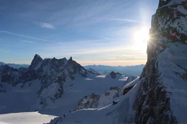 Montanas nevadas - Banco de imágenes católicas - Fotografía por Saul Ibarra