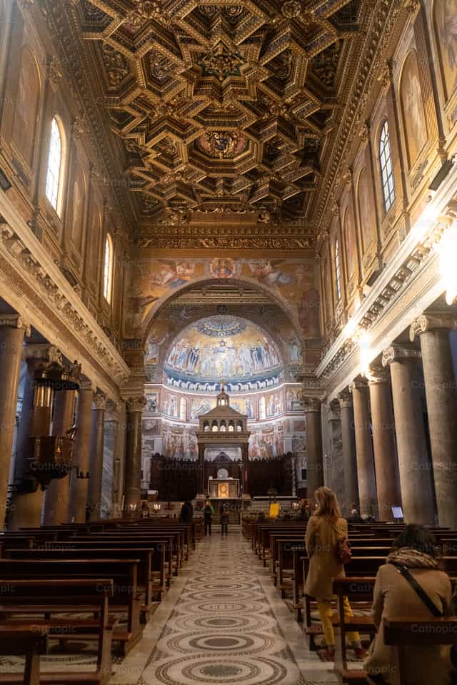 Iglesia en Roma - Banco de imágenes católicas - Fotografía por Lupe Belmonte
