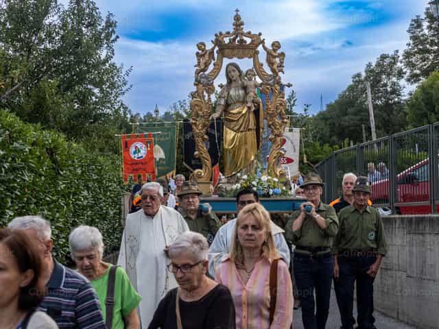 Procesión mariana - Banco de imágenes católicas - Fotografía por patrizio righero