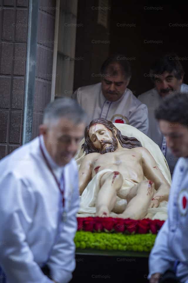 Jesus muere por todos nosotros - Banco de imágenes católicas