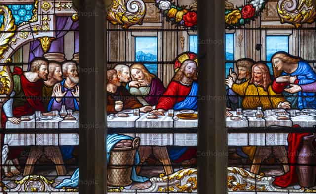 Vidriera que representa la Última Cena - Banco de imágenes católicas
