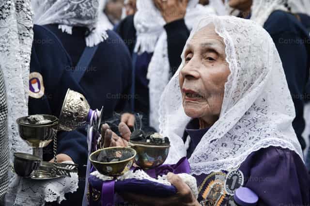 Sahumadoras Señor de los Milagros - Banco de imágenes católicas