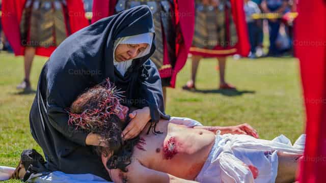 María consuela a Jesús - Banco de imágenes católicas