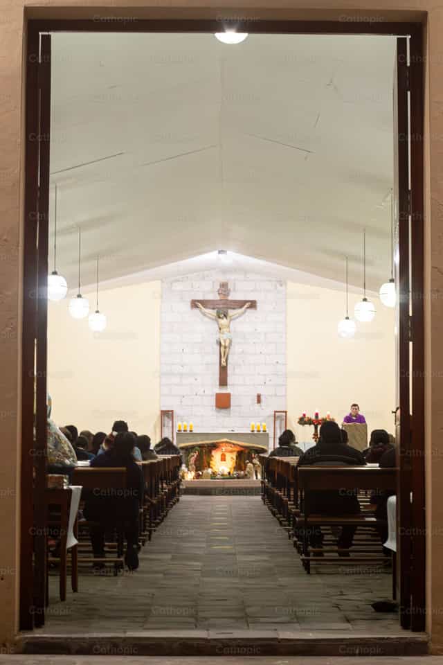 Santa Misa en Adviento - Banco de imágenes católicas