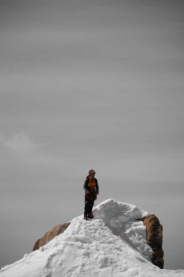 Explorador de cumbres - Banco de imágenes católicas - Fotografía por Santiago de la Hoz