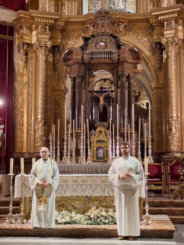 Recibimiento Parroquial - Banco de imágenes católicas - Fotografía por Irene Maciá Doménech