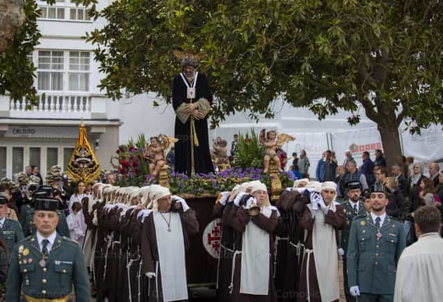 Jesus Nazareno en la procesion de Semana Santa - Banco de imágenes católicas
